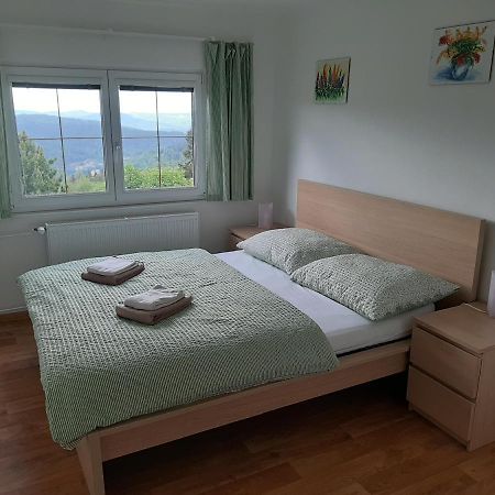 야히모프 Naproti Klinovci 빌라 외부 사진